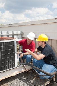 technicians-servicing-rooftop-commercial-HVAC-unit